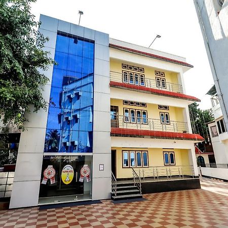Capital O 85514 Kalpana Hotel Guwahati Exteriör bild