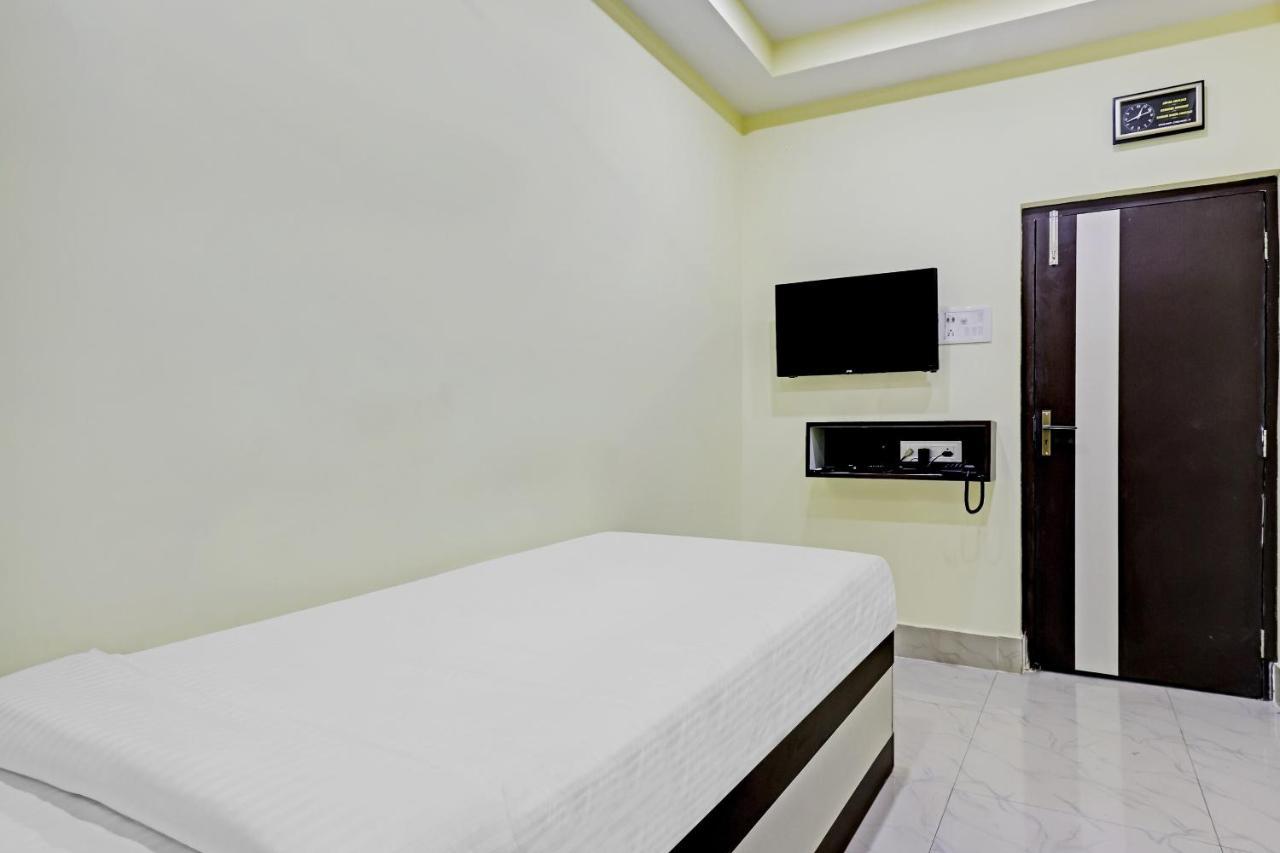 Capital O 85514 Kalpana Hotel Guwahati Exteriör bild
