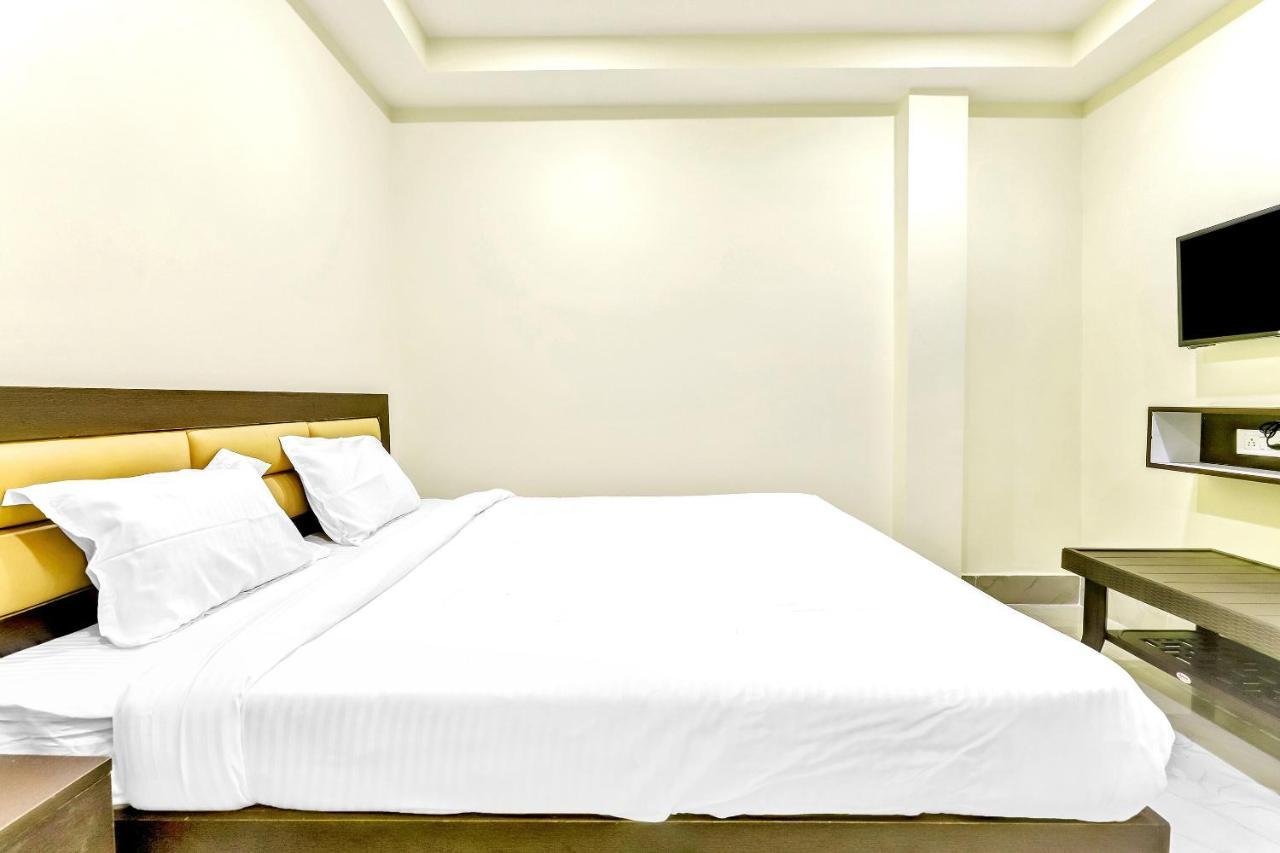 Capital O 85514 Kalpana Hotel Guwahati Exteriör bild